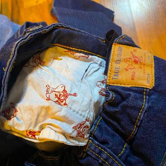 TRUE RELIGION -Boy size 4 pants barely worn. With adjustable waist. - Picture 5 of 8